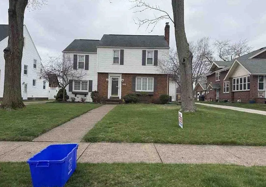 215 Harter Ave NW photo 1