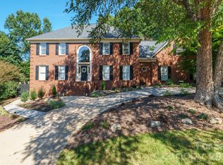 555 19th Avenue Ln NW, Hickory, NC 28601