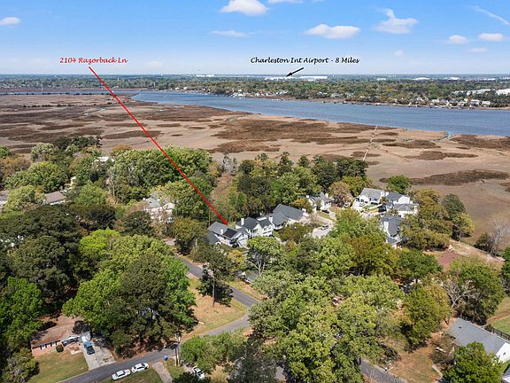 3rd image of 2104 Razorback Ln