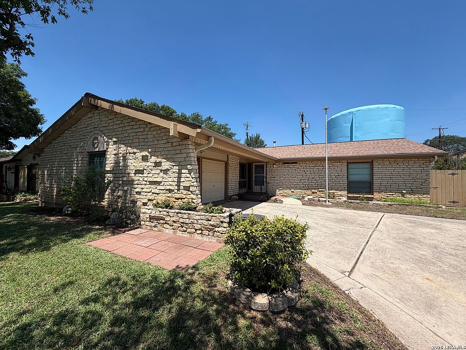 1st image of 7821 VILLAGE OAK DR