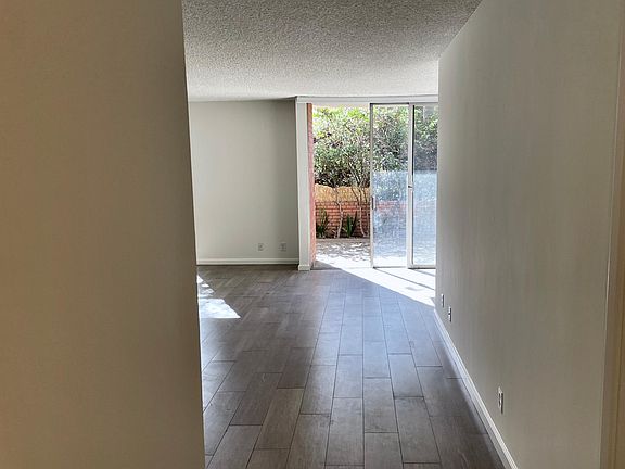 4th image of 1932 Overland Ave #101