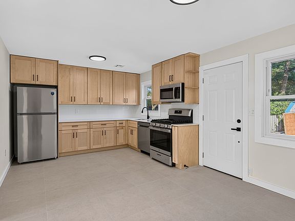 2nd image of 94 Irving Pl #2