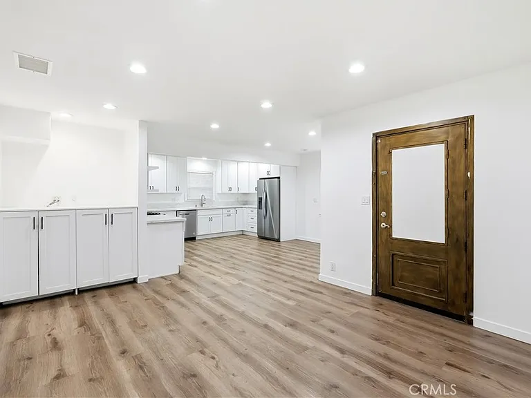 19550 Vanowen St — Photo 10