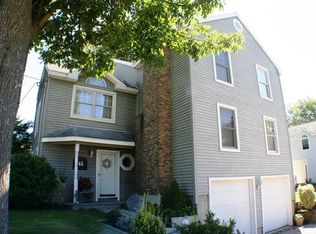 124 Hotchkiss Grove Rd, Branford, CT 06405