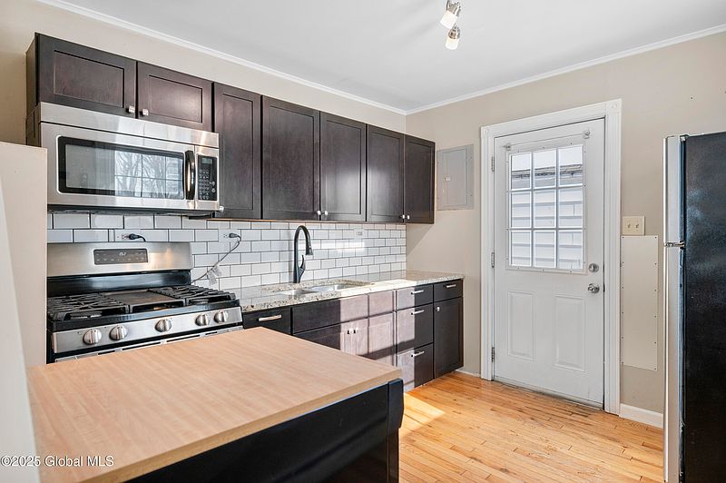 3rd image of 1048 Helen Street