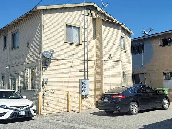 4th image of 1302 W 35th Pl