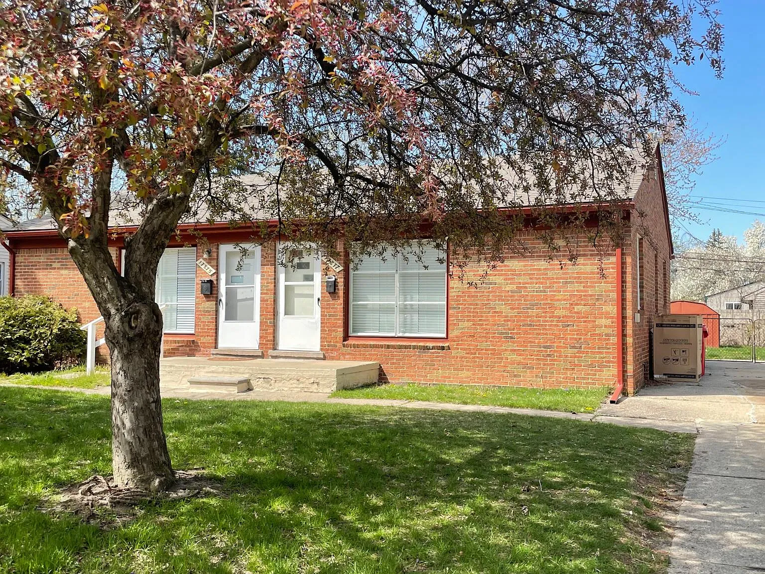 2 bed, 700 sqft, $1,350 — Photo 1