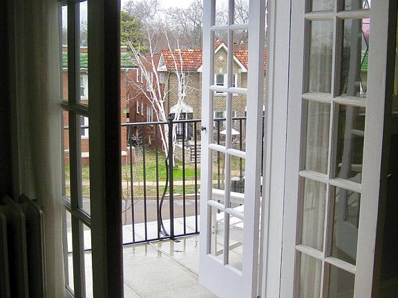 5th image of 1034 Commodore Dr Floor 2