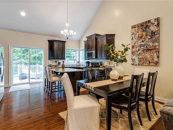 5th image of 223 Bentbrook Cir