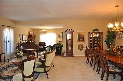3rd image of 6423 Hearthstone Dr