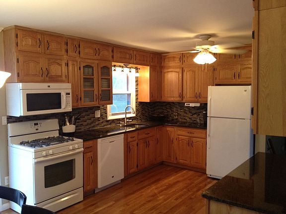 New kitchen w/granite tops!