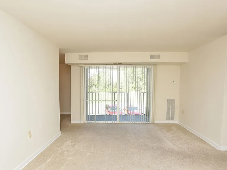 Mallard Courts Apartments — Photo 11