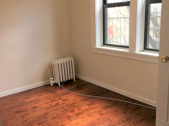 Full size Bedroom