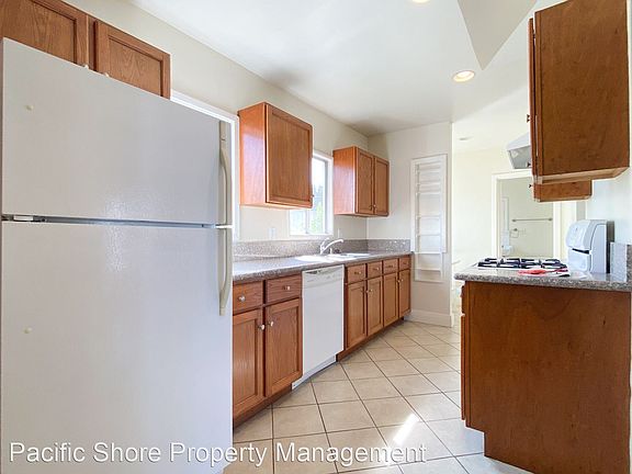 3rd image of 1322 1/2 N Edgemont St #7389448