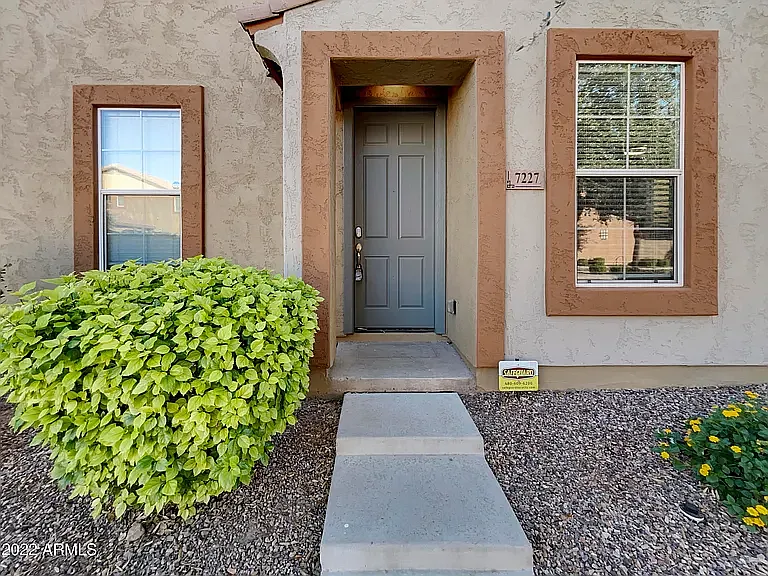 3 bed, 2.5 bath, 1517 sqft, $2,580 — Photo 1