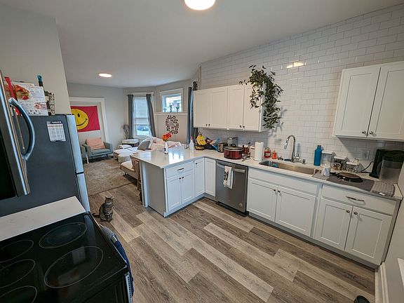 3rd image of 3919 Spencer Ave #1