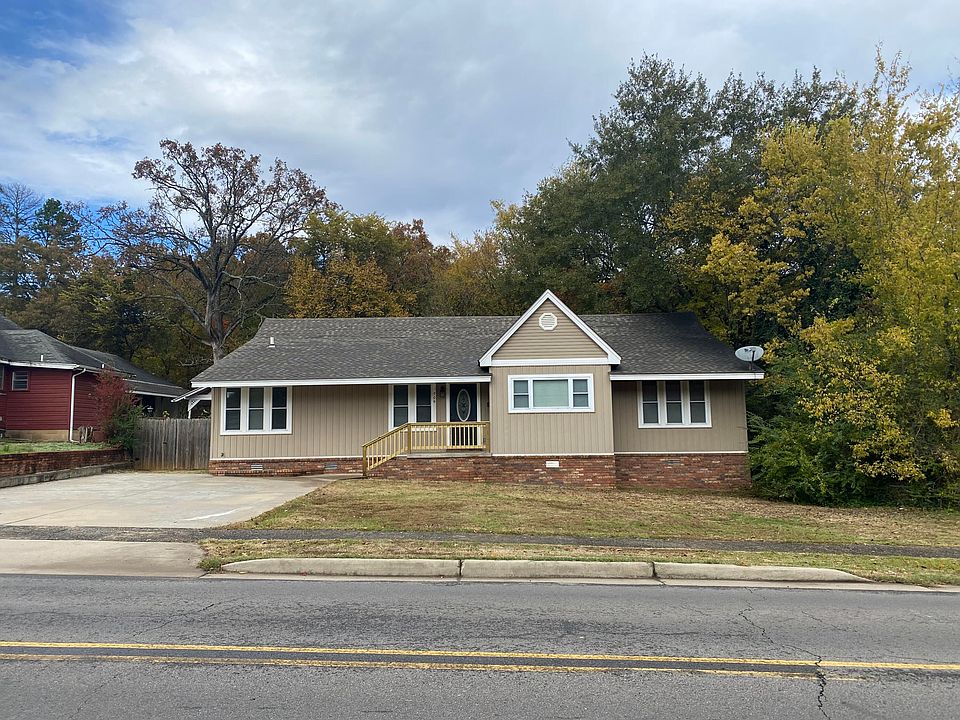 1st image of 706 W Cherry St