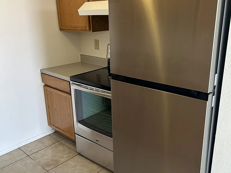 1315 W 5th St #4 — Photo 3