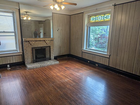 2nd image of 2486 Paris St #1