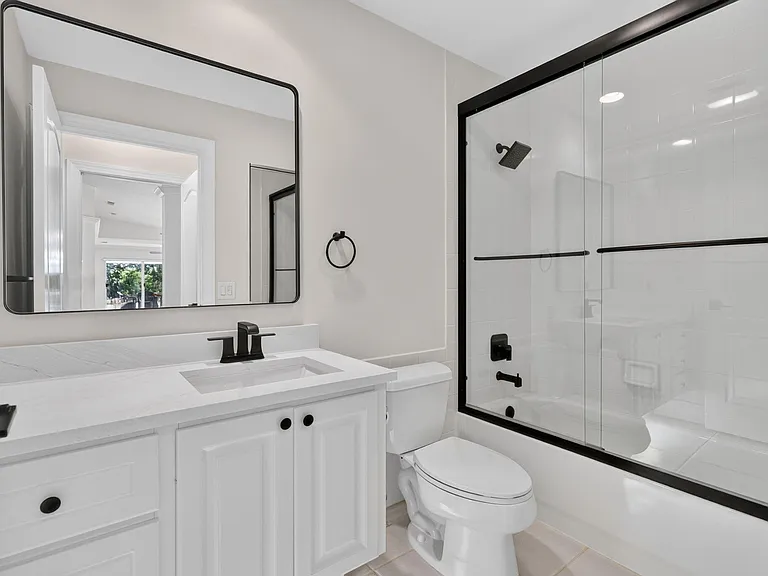 3546 SE Glacier Ter — Photo 39