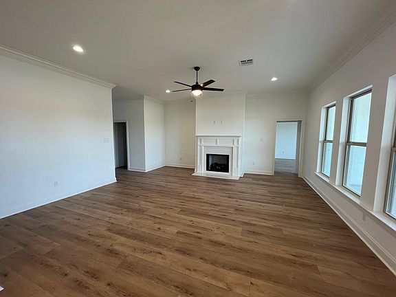 2nd image of 140 Spring Grove Loop
