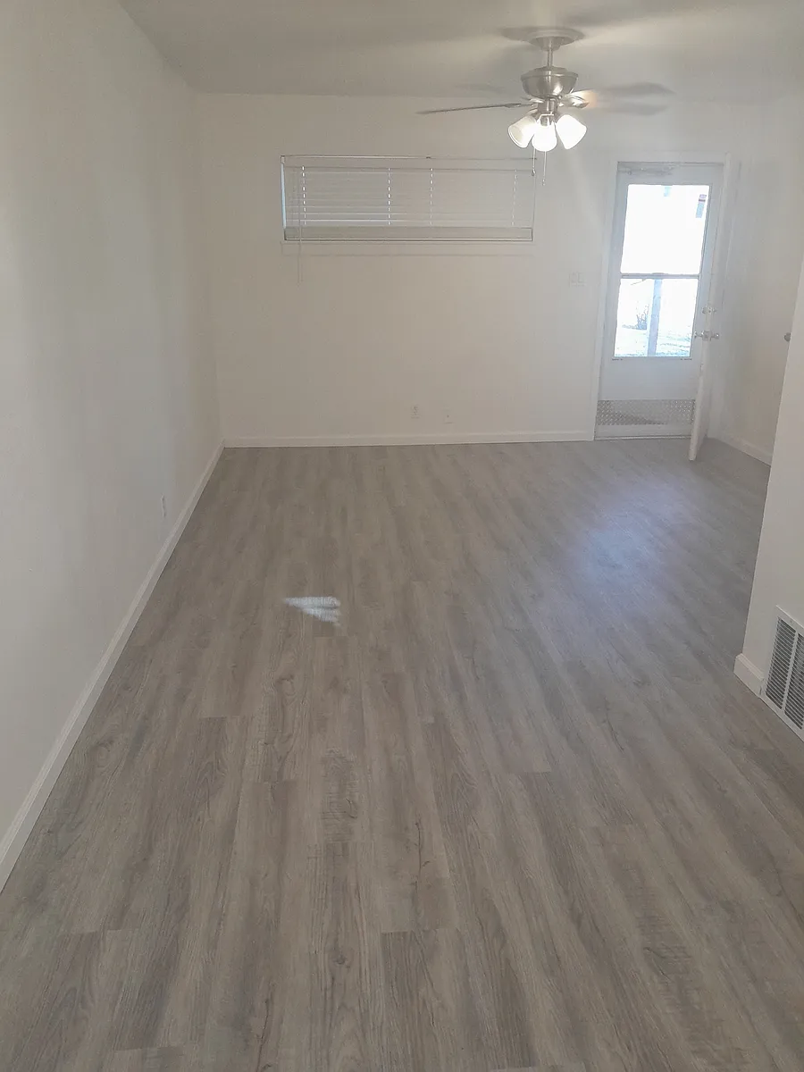 Building Photo - 530 S Seward Ave #1