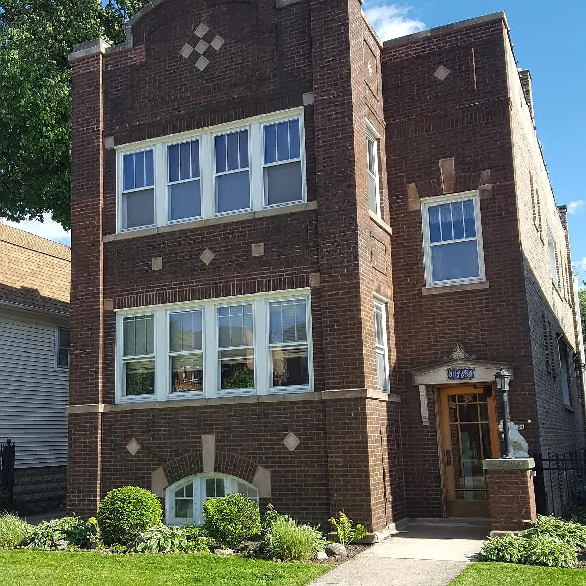 2 bed, 1200 sqft, $1,850 — Photo 1