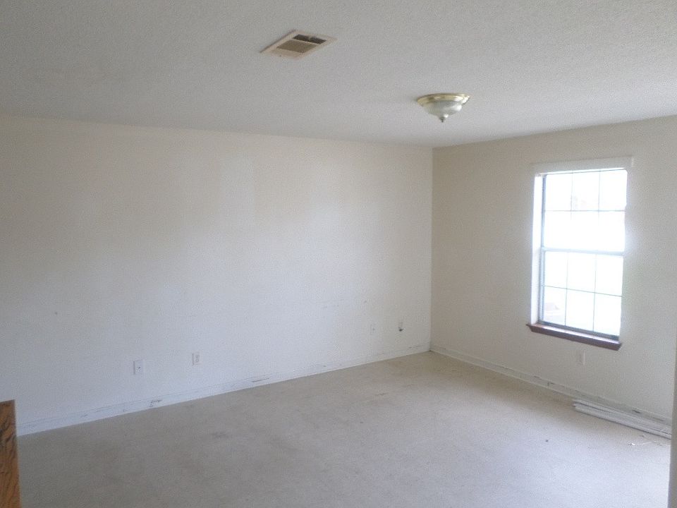 2nd image of 2804 34th Ave APT E1