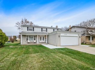 22180 Ivanhoe Ln, Southfield, MI 48034