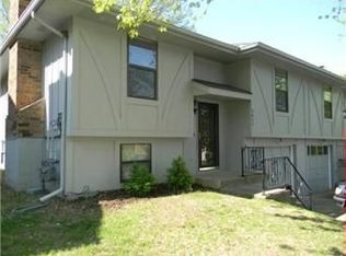 7431 NW 82nd St, Kansas City, MO 64152
