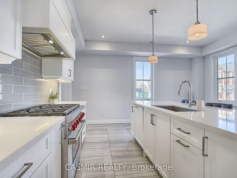 9873 Keele St — Photo 14