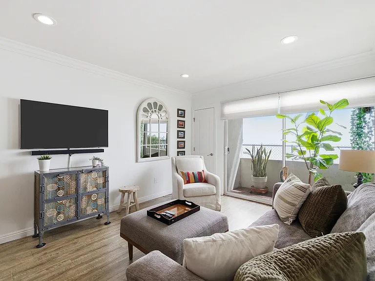 1600 Ardmore Ave #219 — Photo 3