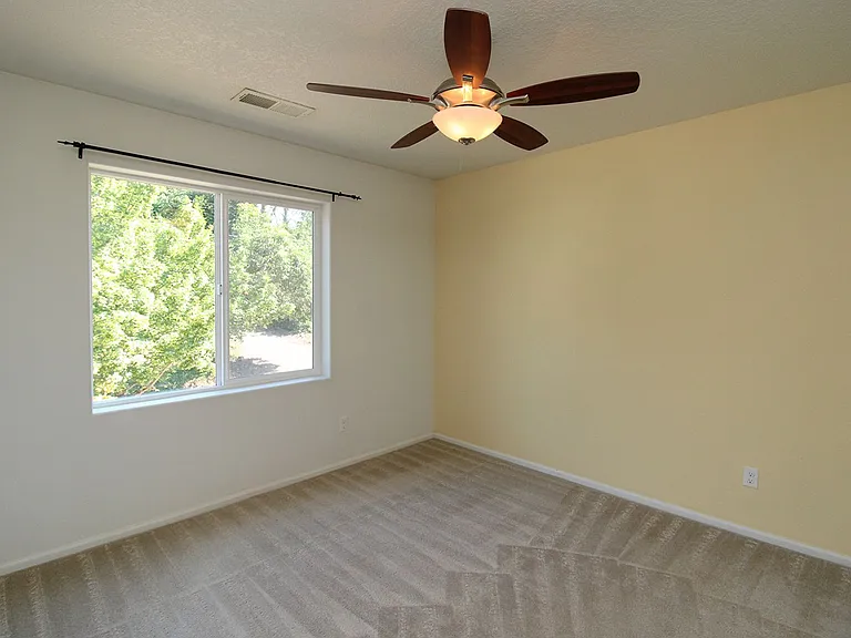 9946 NW Taylor St — Photo 22