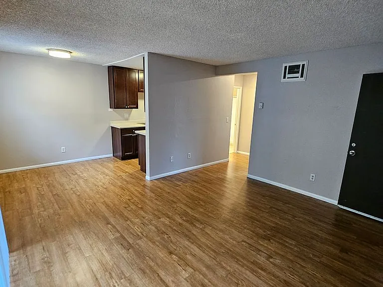 Del Mar Apartment Homes — Photo 15