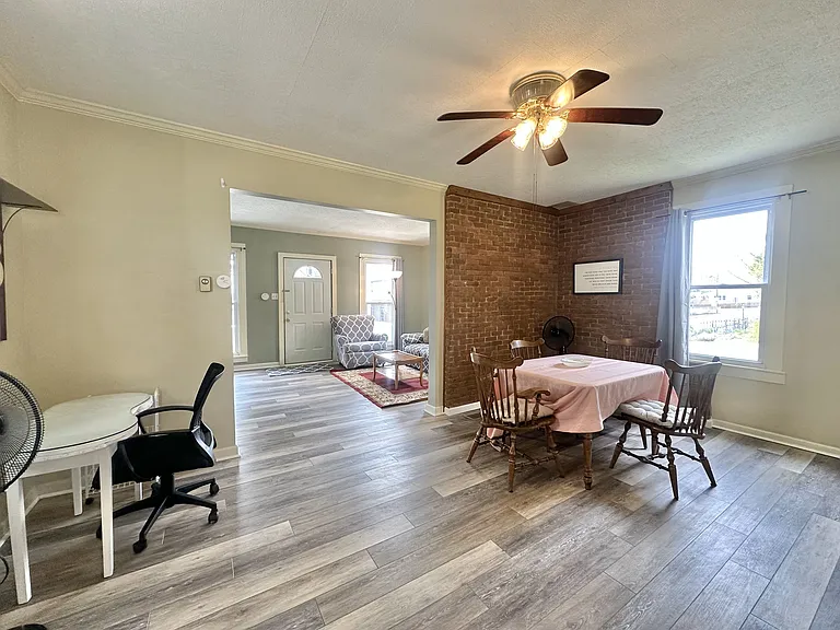 1012 Cherry St — Photo 6