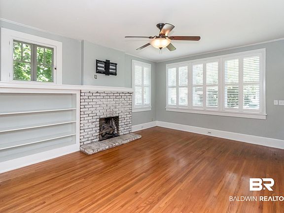 4th image of 10 Macy Pl