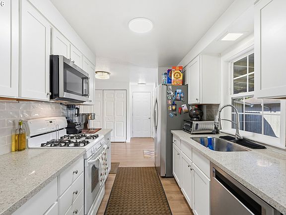 4th image of 10603 SE Malden St