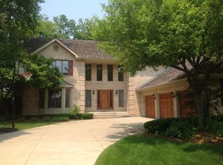 1642 Old Barn Cir, Libertyville, IL 60048