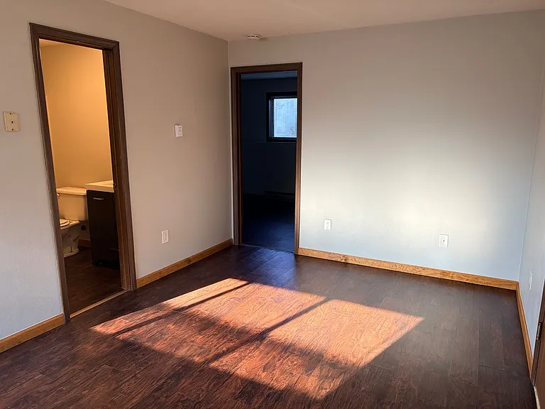 427 E Main St — Photo 7