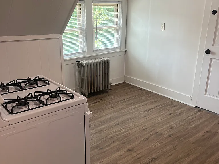 93 N Main St #5 — Photo 4