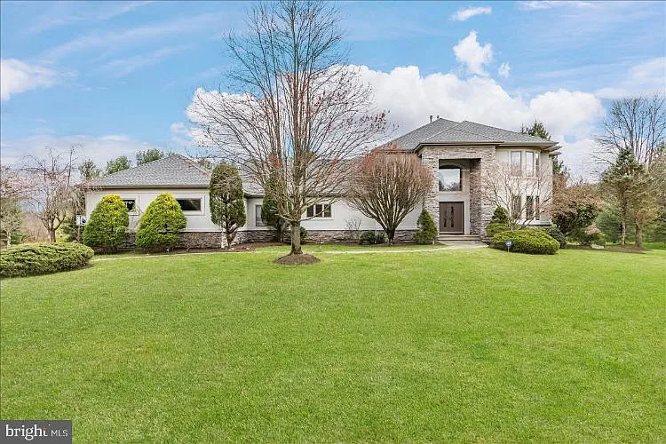 8 Tomlyn Dr photo 1