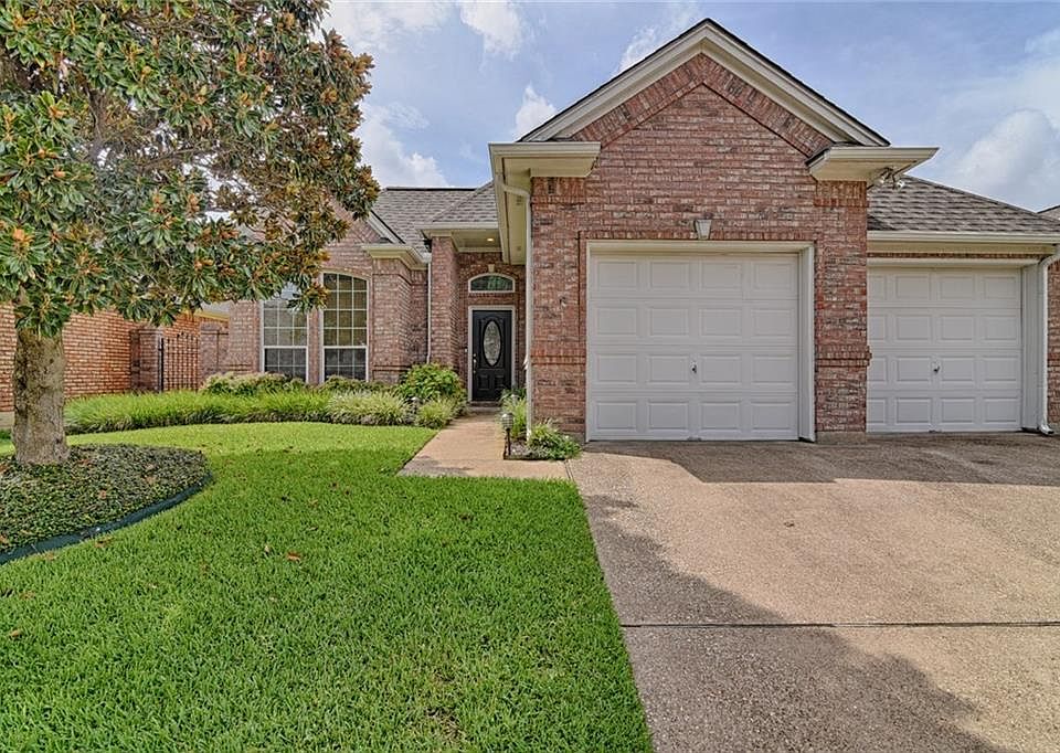 1st image of 3220 Village Oak Dr