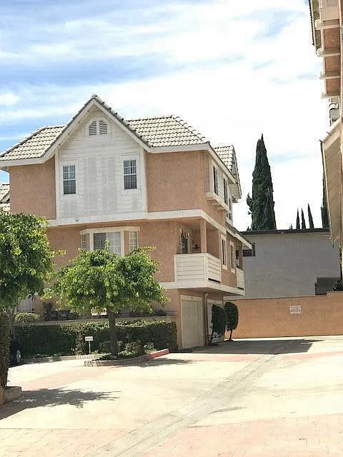 Main driveway - Pepper St