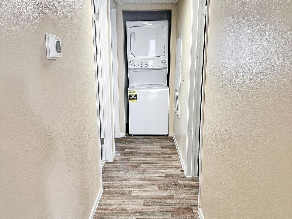 3 bedroom / 2 bathroom apartment (downstairs) :
- hallway with stackable washer and dryer at the end