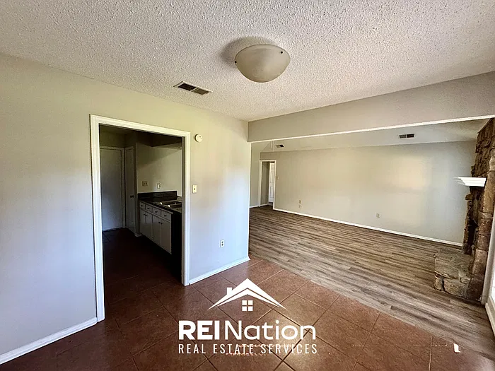 3 bed, 2.0 bath, 1318 sqft, $1,545 — Photo 4