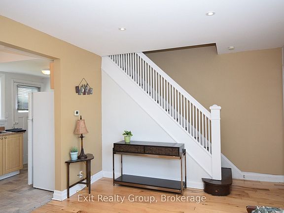 3rd image of 13 Flindall St