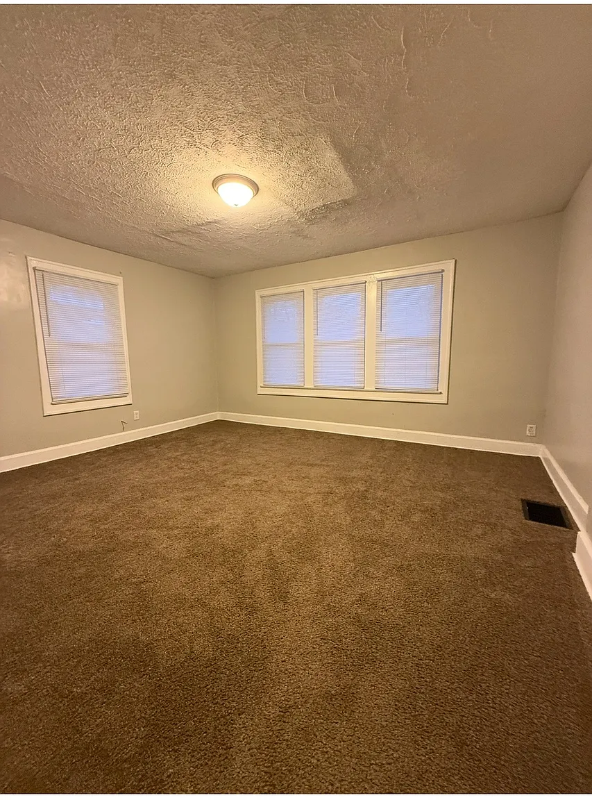 3353 N Park Ave photo 1
