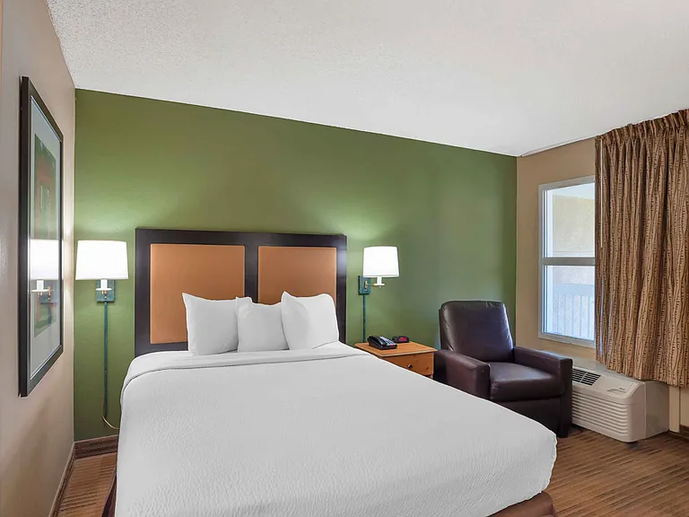 Studio Suite - 1 Queen Bed