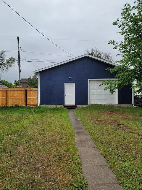 Building Photo - 1118 8th Ave N