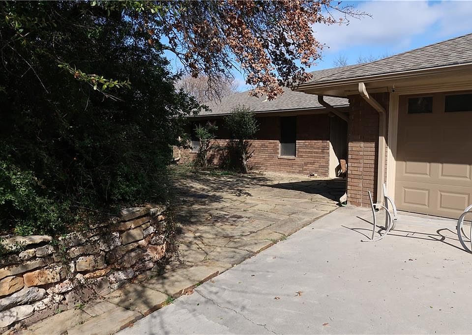 1st image of 11 Creekwood Trl